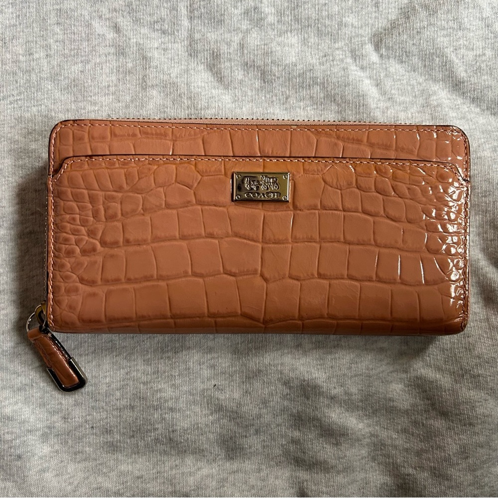 NWOT Rare Coach Glossy Conventional Wallet Croc Embossed